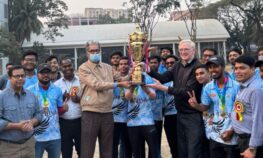 এনডিইউবি ক্রিকেটের চ্যাম্পিয়ন ইংলিশ