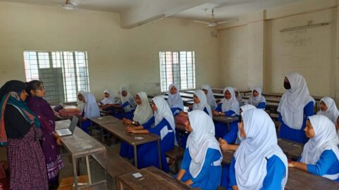 মনোহরগঞ্জে কিশোরীদের স্বাস্থ্যবিধি বিষয়ক সচেতনতামূলক সেশন অনুষ্ঠিত