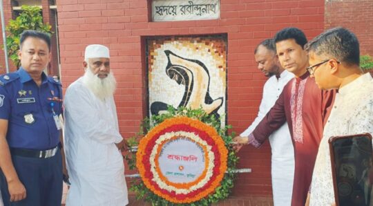 পুষ্পস্তবক, আলোচনা ও সাংস্কৃতিক আয়োজনে কুমিল্লায় রবীন্দ্রজয়ন্তী উদযাপন