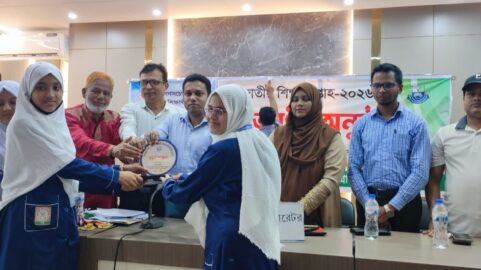 চৌদ্দগ্রামে দুর্নীতিবিরোধী বক্তব্যে পুরস্কার পেল ৩০ বিতার্কিক