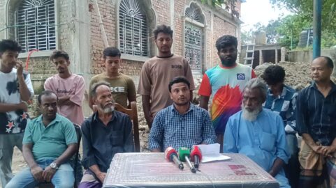 চৌদ্দগ্রামে ক্যাশিয়ার কর্তৃক মসজিদের টাকা আত্মসাৎপ্রতিবাদে এলাকাবাসীর সংবাদ সম্মেলন, থানায় অভিযোগ দায়ের