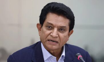 বিশ্ববাজারে টিকে থাকার চ্যালেঞ্জ: এআই প্রযুক্তির চাপ ও ১০ হাজার কর্মী ছাঁটাইয়ের আভাস এ কে আজাদের