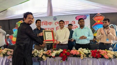 কুমিল্লা কালেক্টরেট স্কুল অ্যান্ড কলেজে কৃতী শিক্ষার্থী সংবর্ধনা ও পুরস্কার বিতরণ